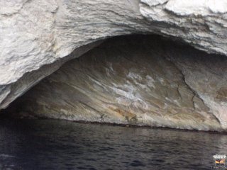 Einfahrt in die "Blaue Grotte"