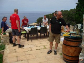 Vorbereitungen zum Paella-Kochen