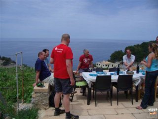 Vorbereitungen zum Paella-Kochen