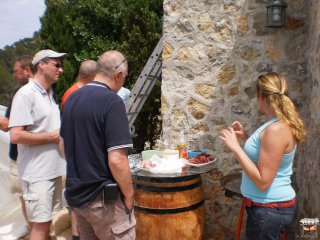 Vorbereitungen zum Paella-Kochen