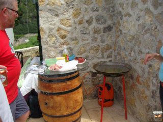 Vorbereitungen zum Paella-Kochen